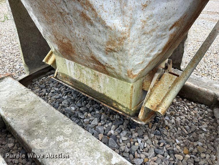 image for item FG0754 Concrete bucket