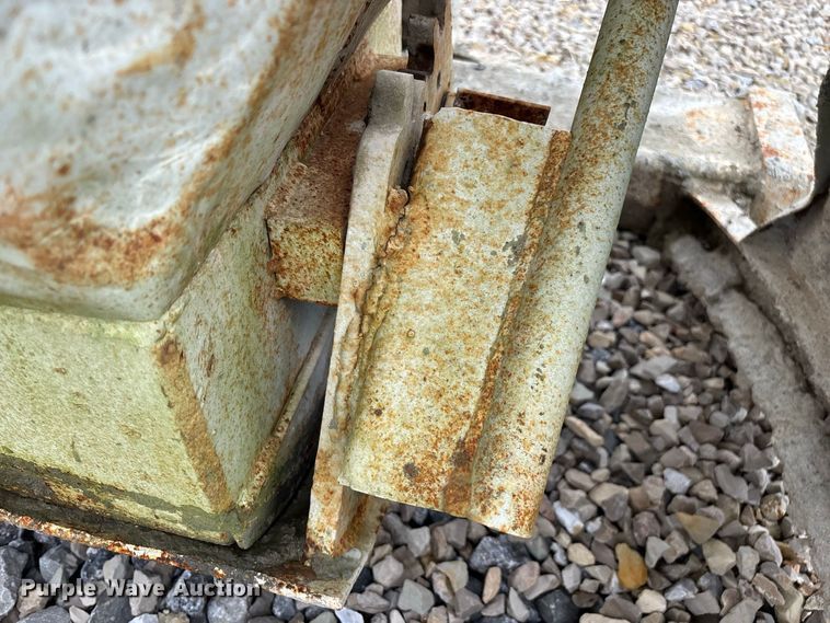 image for item FG0754 Concrete bucket