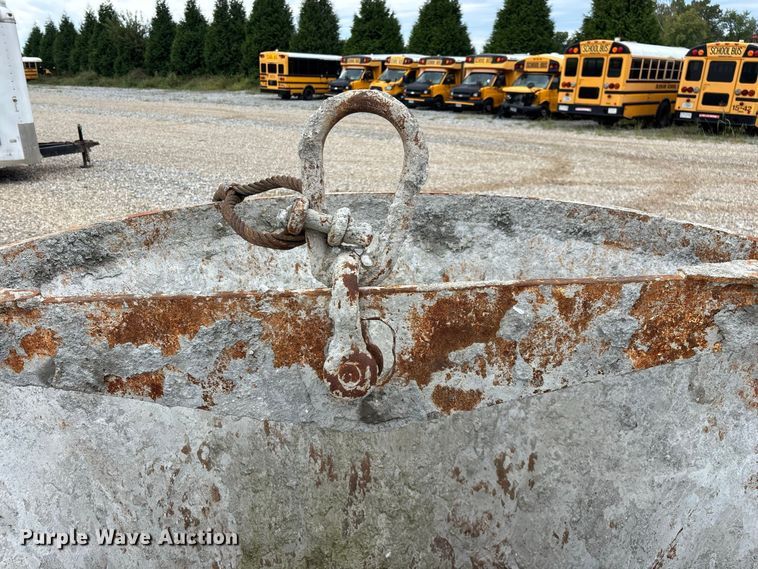 image for item FG0754 Concrete bucket