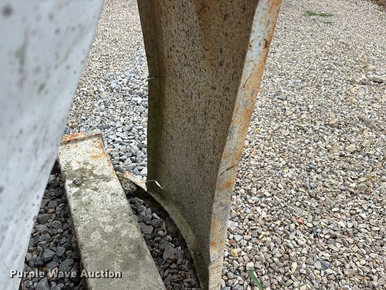 image for item FG0754 Concrete bucket