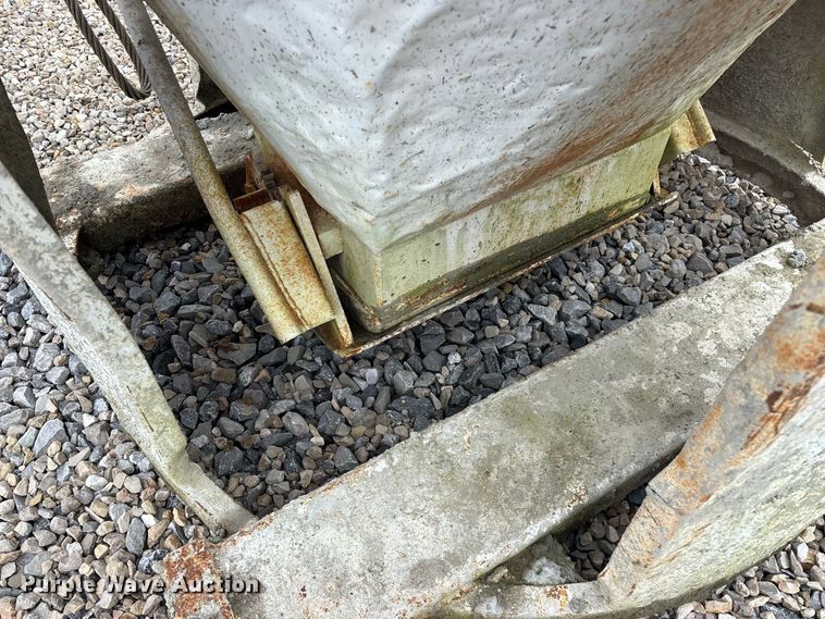 image for item FG0754 Concrete bucket