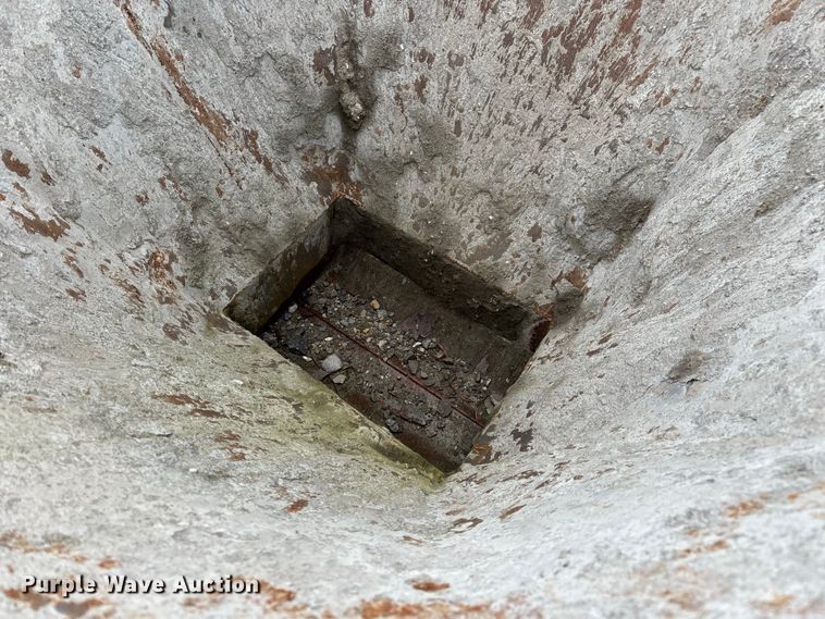 image for item FG0754 Concrete bucket