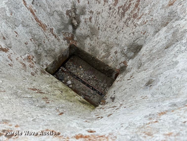 image for item FG0754 Concrete bucket