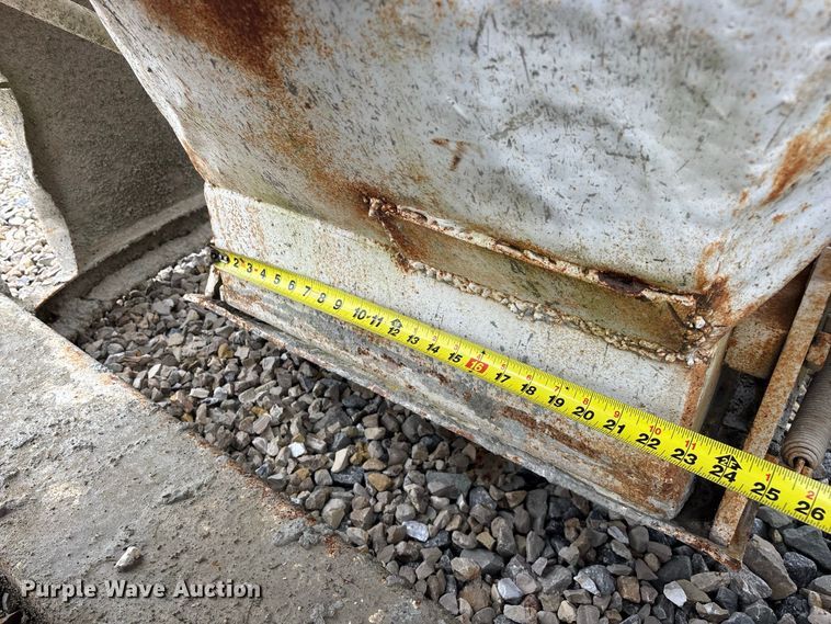 image for item FG0754 Concrete bucket