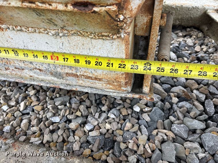 image for item FG0754 Concrete bucket