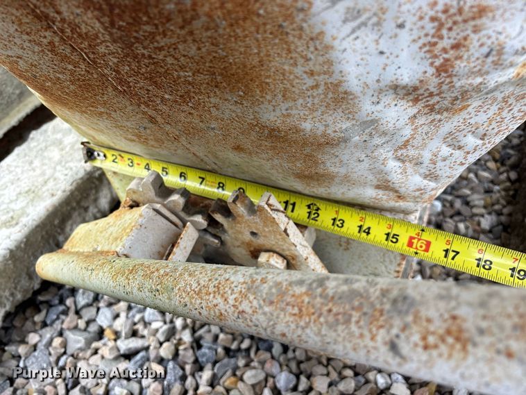 image for item FG0754 Concrete bucket