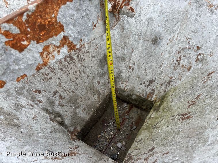 image for item FG0754 Concrete bucket
