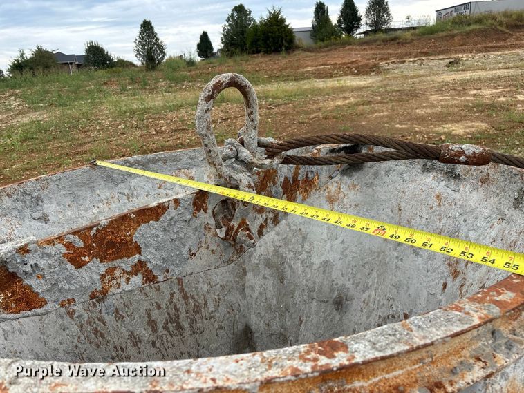 image for item FG0754 Concrete bucket