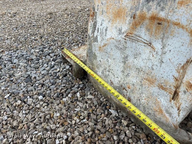 image for item FG0754 Concrete bucket