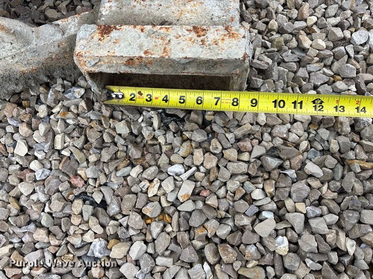 image for item FG0754 Concrete bucket