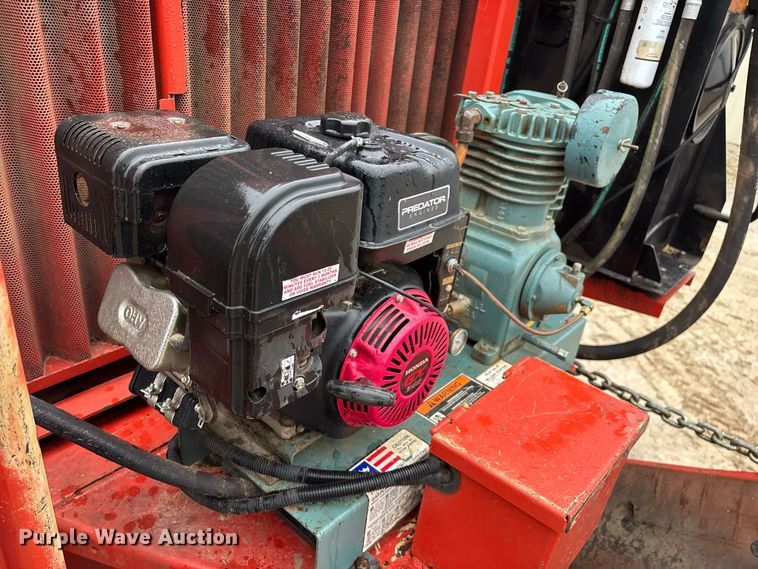 image for item FG0758 2013 Morbark Wood Hog 3400XT horizontal grinder