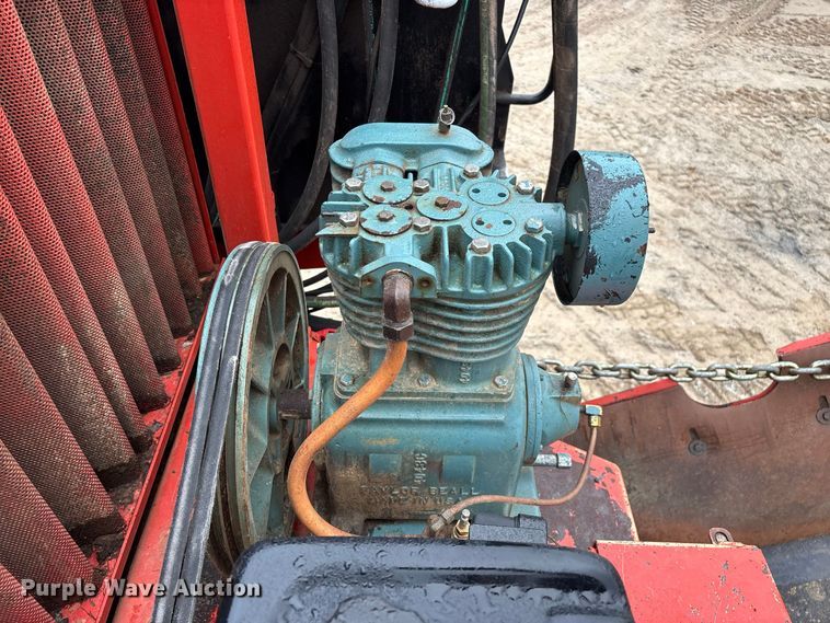 image for item FG0758 2013 Morbark Wood Hog 3400XT horizontal grinder