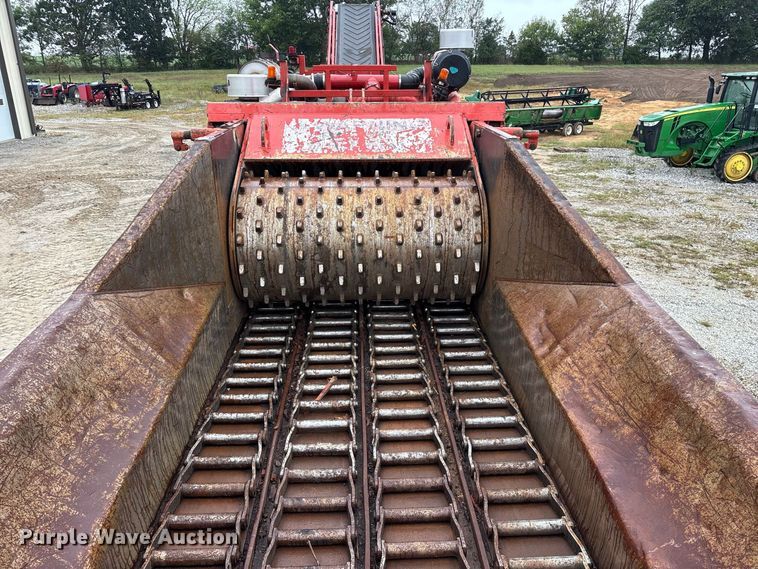 image for item FG0758 2013 Morbark Wood Hog 3400XT horizontal grinder