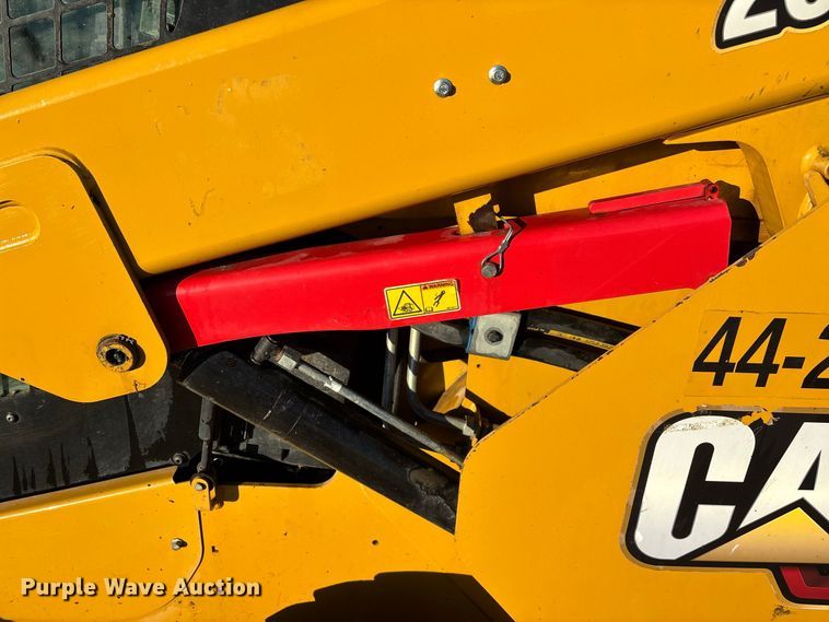 image for item FG0763 2020 Caterpillar 262D3 skid steer loader
