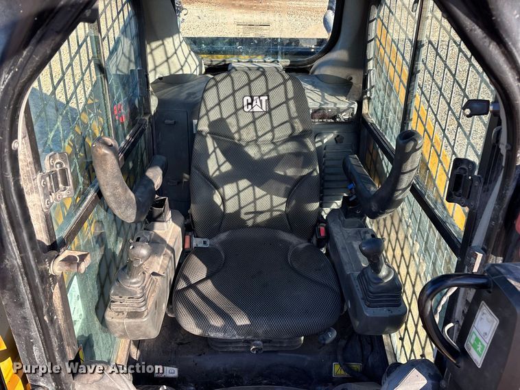 image for item FG0763 2020 Caterpillar 262D3 skid steer loader
