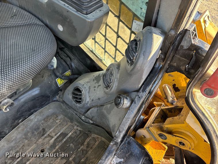 image for item FG0763 2020 Caterpillar 262D3 skid steer loader