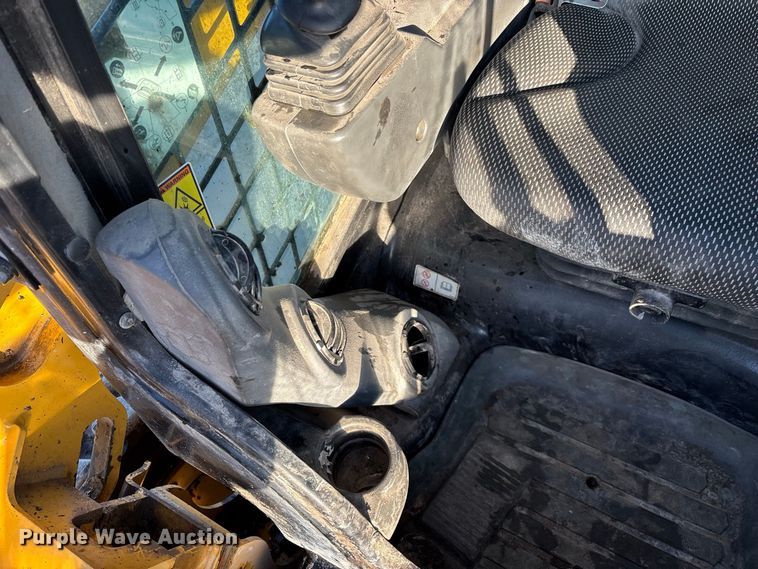 image for item FG0763 2020 Caterpillar 262D3 skid steer loader