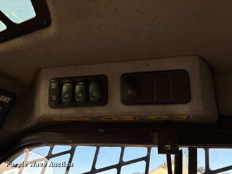 image for item FG0763 2020 Caterpillar 262D3 skid steer loader