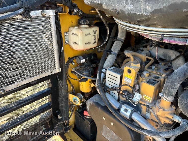 image for item FG0763 2020 Caterpillar 262D3 skid steer loader