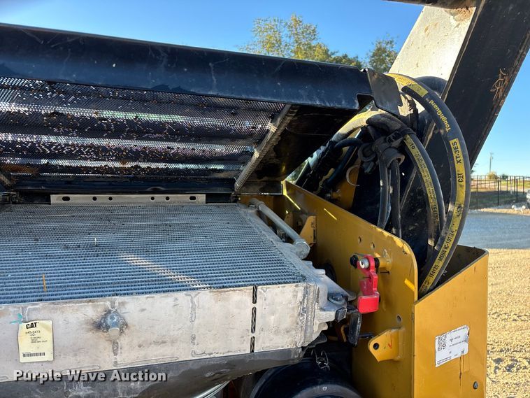 image for item FG0763 2020 Caterpillar 262D3 skid steer loader