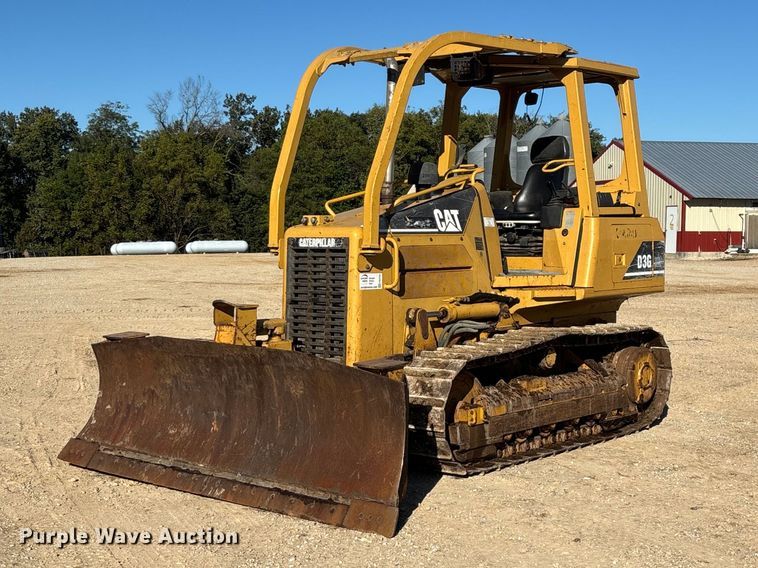 image for item FG0765 2004 Caterpillar D3G XL dozer
