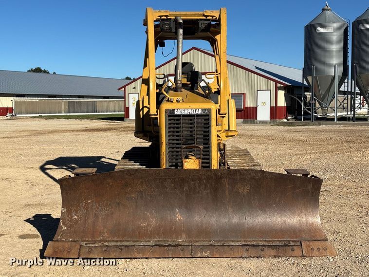 image for item FG0765 2004 Caterpillar D3G XL dozer