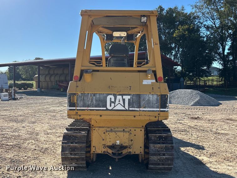 image for item FG0765 2004 Caterpillar D3G XL dozer
