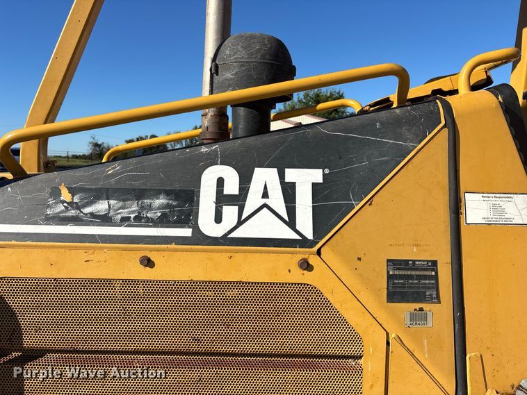 image for item FG0765 2004 Caterpillar D3G XL dozer