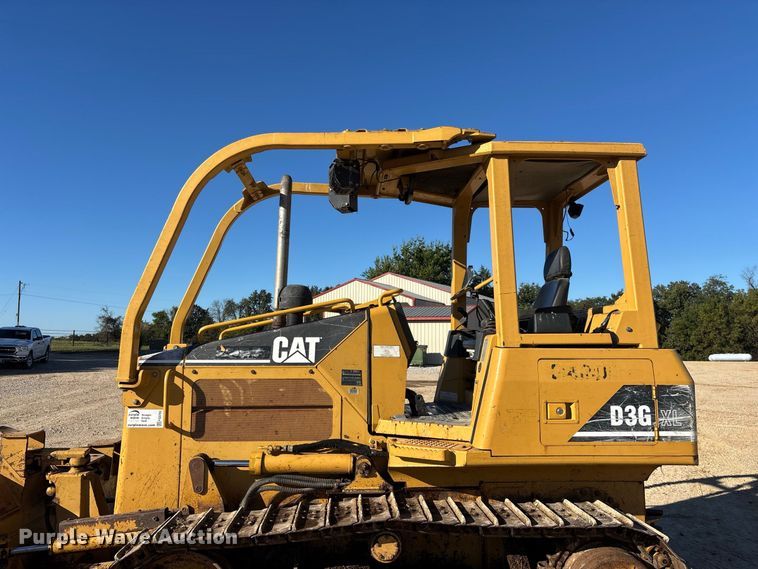image for item FG0765 2004 Caterpillar D3G XL dozer