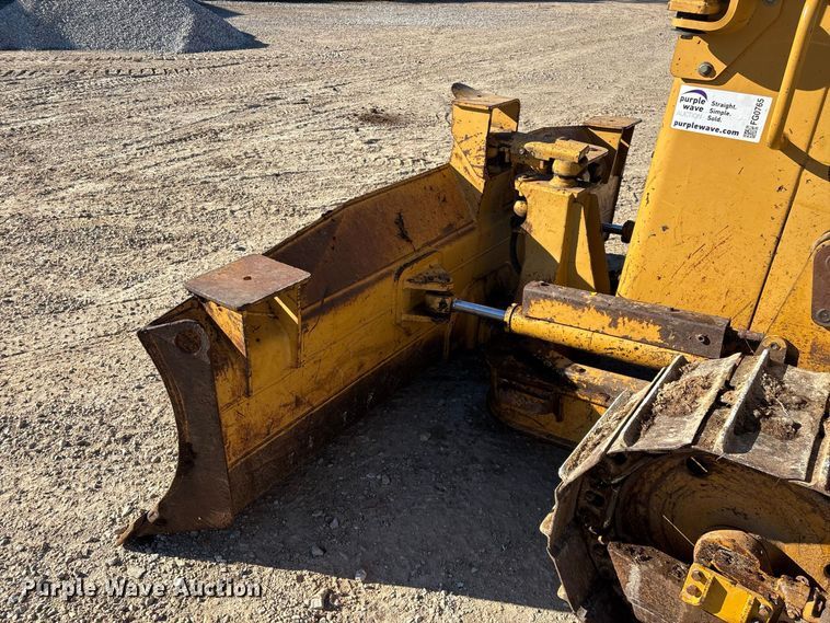 image for item FG0765 2004 Caterpillar D3G XL dozer