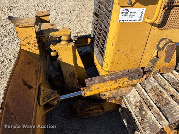 image for item FG0765 2004 Caterpillar D3G XL dozer