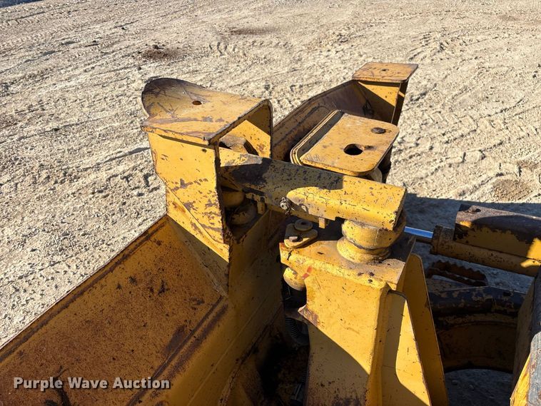 image for item FG0765 2004 Caterpillar D3G XL dozer