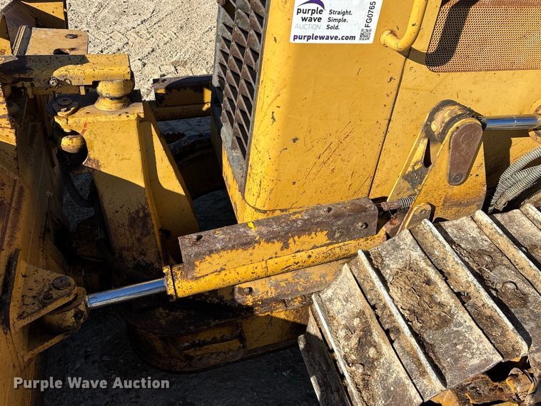 image for item FG0765 2004 Caterpillar D3G XL dozer
