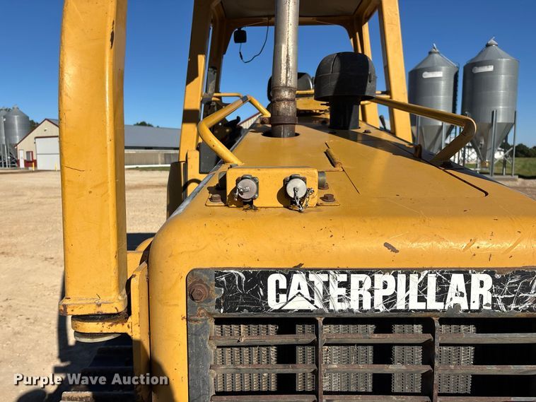 image for item FG0765 2004 Caterpillar D3G XL dozer