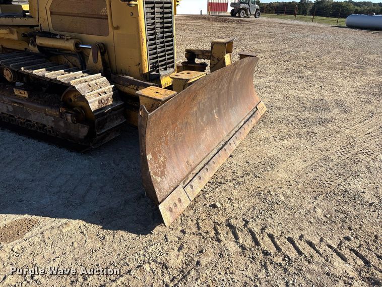 image for item FG0765 2004 Caterpillar D3G XL dozer