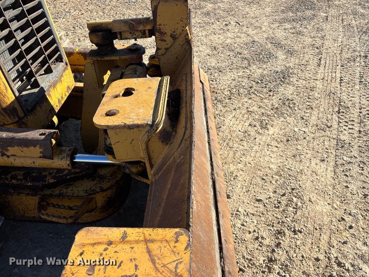 image for item FG0765 2004 Caterpillar D3G XL dozer