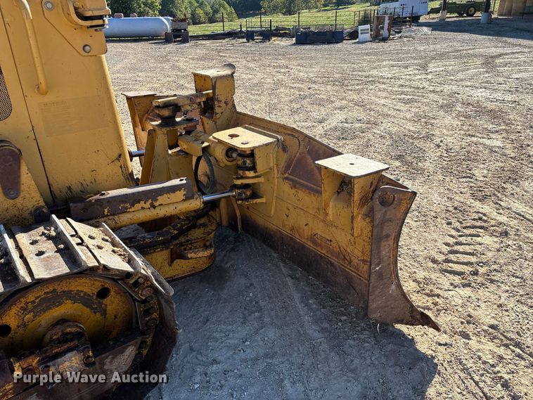 image for item FG0765 2004 Caterpillar D3G XL dozer