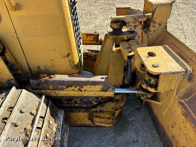 image for item FG0765 2004 Caterpillar D3G XL dozer