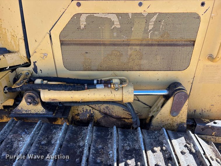 image for item FG0765 2004 Caterpillar D3G XL dozer