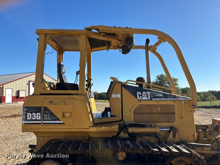 image for item FG0765 2004 Caterpillar D3G XL dozer