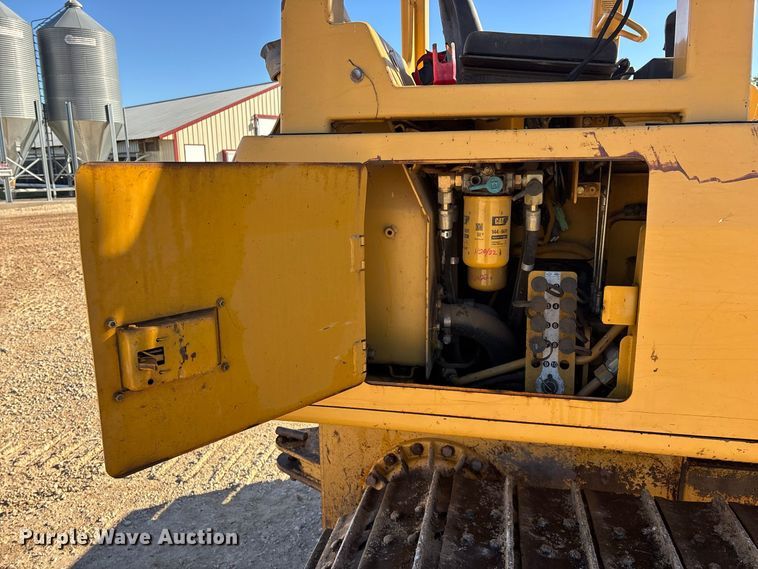 image for item FG0765 2004 Caterpillar D3G XL dozer