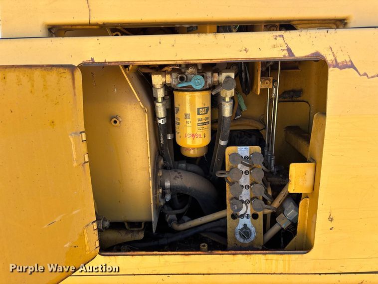 image for item FG0765 2004 Caterpillar D3G XL dozer