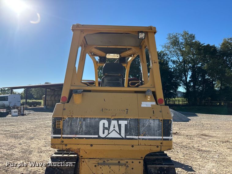 image for item FG0765 2004 Caterpillar D3G XL dozer