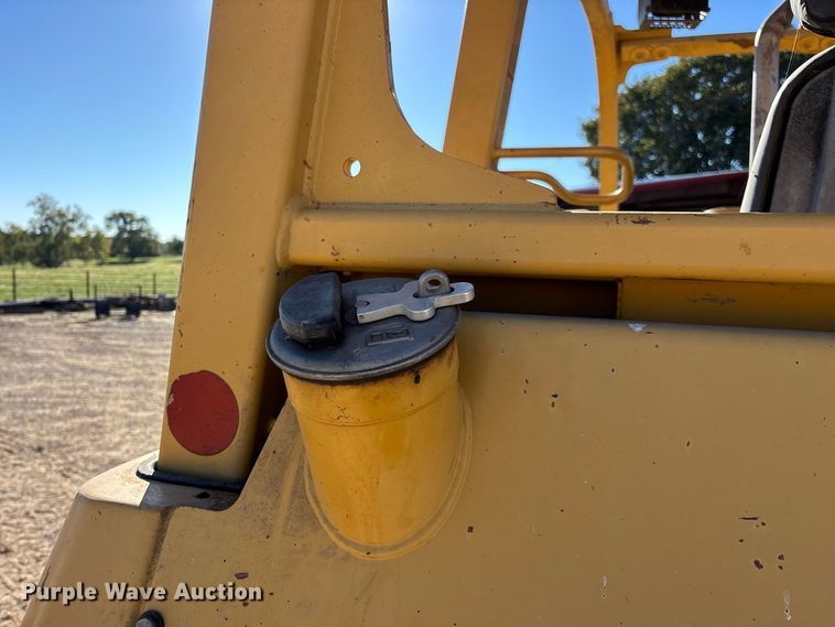 image for item FG0765 2004 Caterpillar D3G XL dozer