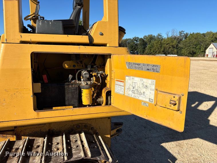 image for item FG0765 2004 Caterpillar D3G XL dozer