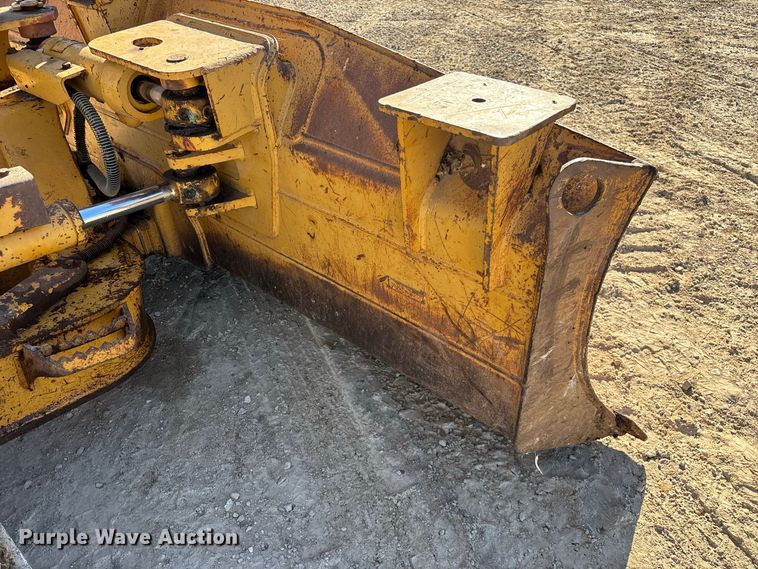 image for item FG0765 2004 Caterpillar D3G XL dozer