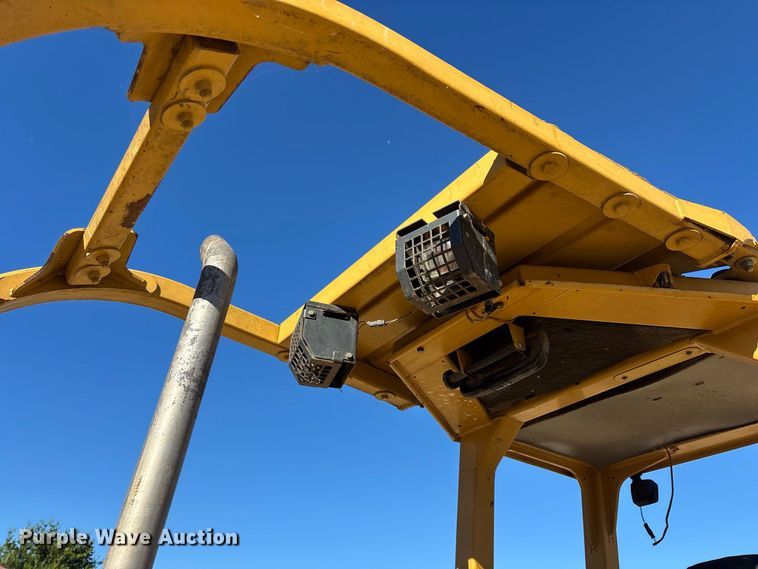 image for item FG0765 2004 Caterpillar D3G XL dozer