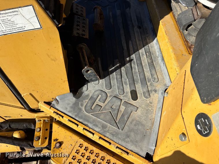 image for item FG0765 2004 Caterpillar D3G XL dozer
