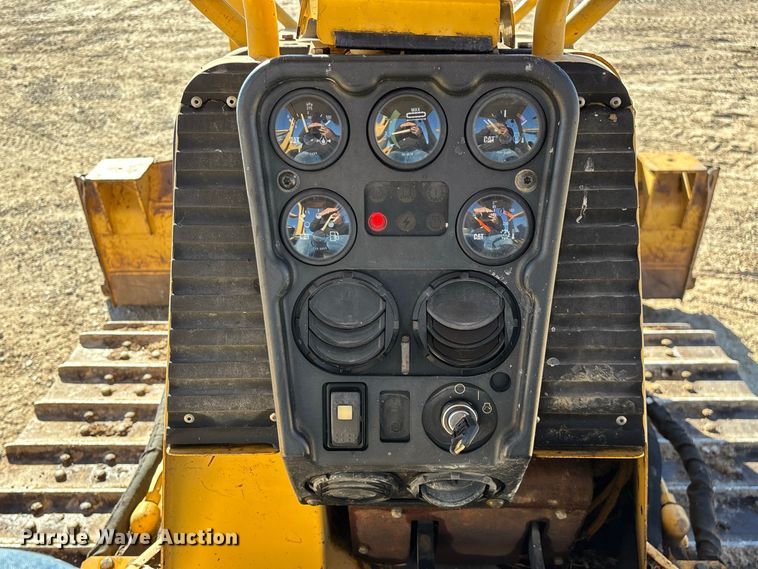 image for item FG0765 2004 Caterpillar D3G XL dozer