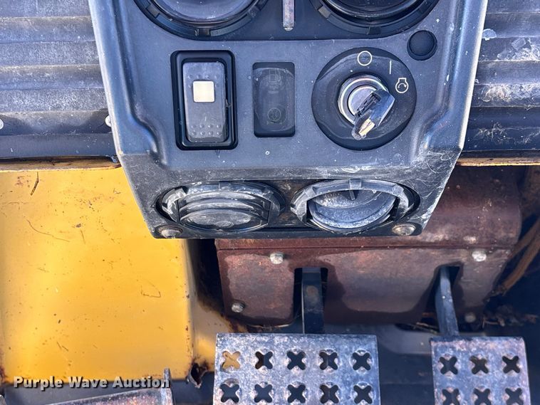 image for item FG0765 2004 Caterpillar D3G XL dozer